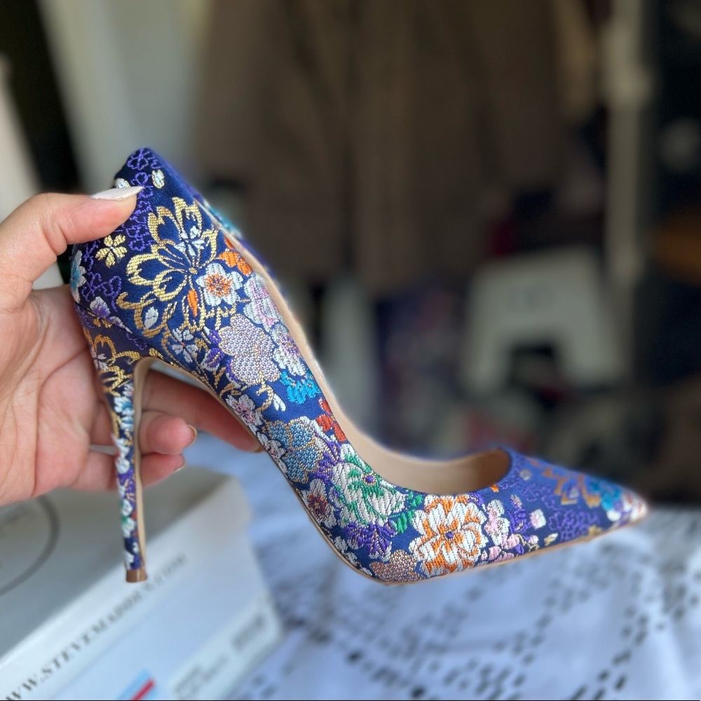 Steve Madden heels, size 8.5, purple with embroidered detailing